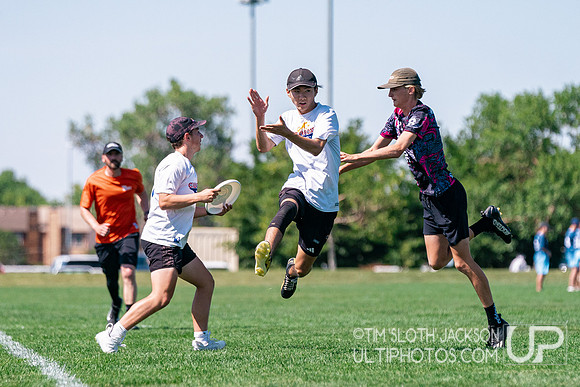 Pool play at 2024 USAU Youth Club Championship