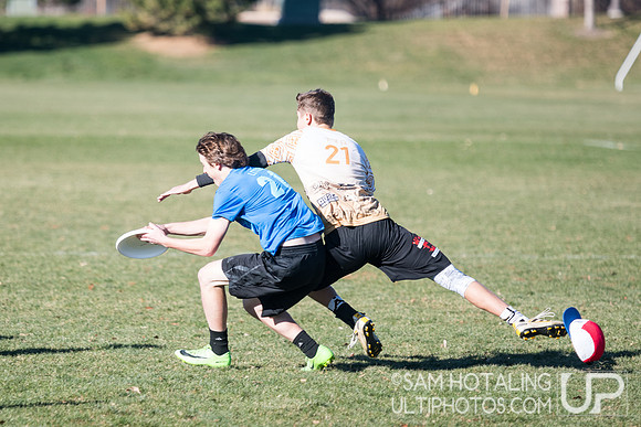 BROOMFIELD, CO: Arapahoe Black vs. Lakewood DEEP; Pool Play at CO Mixed HS States, Nov. 10, 2018. © Samuel Hotaling for UltiPhotos