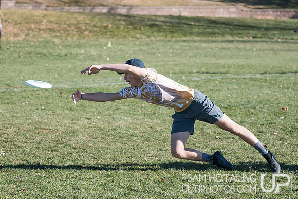 BROOMFIELD, CO: Arapahoe Black vs. Lakewood DEEP; Pool Play at CO Mixed HS States, Nov. 10, 2018. © Samuel Hotaling for UltiPhotos