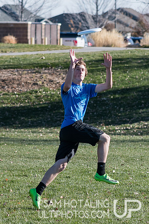 BROOMFIELD, CO: Arapahoe Black vs. Lakewood DEEP; Pool Play at CO Mixed HS States, Nov. 10, 2018. © Samuel Hotaling for UltiPhotos