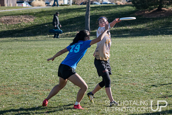BROOMFIELD, CO: Arapahoe Black vs. Lakewood DEEP; Pool Play at CO Mixed HS States, Nov. 10, 2018. © Samuel Hotaling for UltiPhotos