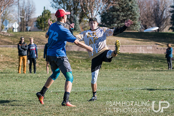 BROOMFIELD, CO: Arapahoe Black vs. Lakewood DEEP; Pool Play at CO Mixed HS States, Nov. 10, 2018. © Samuel Hotaling for UltiPhotos