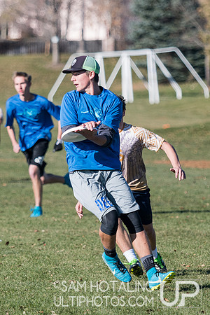 BROOMFIELD, CO: Arapahoe Black vs. Lakewood DEEP; Pool Play at CO Mixed HS States, Nov. 10, 2018. © Samuel Hotaling for UltiPhotos