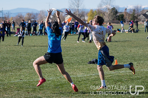 BROOMFIELD, CO: Arapahoe Black vs. Lakewood DEEP; Pool Play at CO Mixed HS States, Nov. 10, 2018. © Samuel Hotaling for UltiPhotos