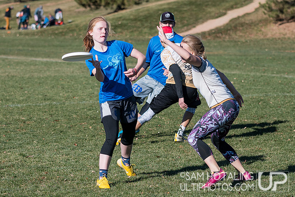 BROOMFIELD, CO: Arapahoe Black vs. Lakewood DEEP; Pool Play at CO Mixed HS States, Nov. 10, 2018. © Samuel Hotaling for UltiPhotos