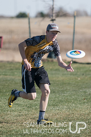 BROOMFIELD, CO: Arapahoe Gold vs. East High Angels; Pool Play at CO HS Mixed DII States, Nov. 10, 2018. © Samuel Hotaling for UltiPhotos