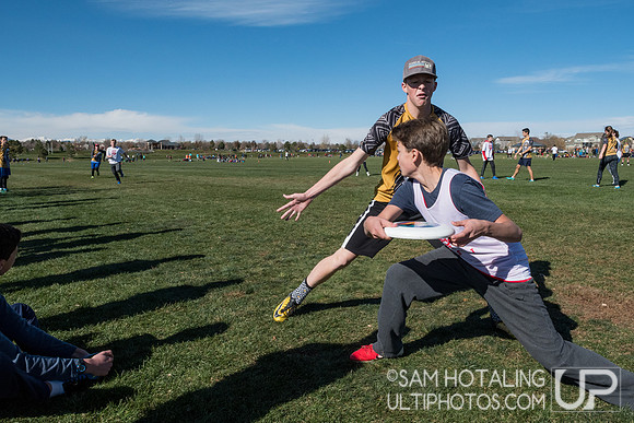 BROOMFIELD, CO: Arapahoe Gold vs. East High Angels; Pool Play at CO HS Mixed DII States, Nov. 10, 2018. © Samuel Hotaling for UltiPhotos