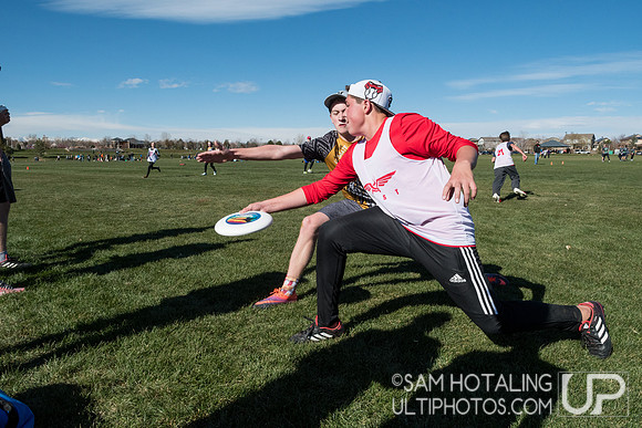 BROOMFIELD, CO: Arapahoe Gold vs. East High Angels; Pool Play at CO HS Mixed DII States, Nov. 10, 2018. © Samuel Hotaling for UltiPhotos
