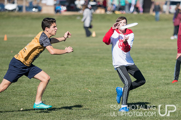BROOMFIELD, CO: Arapahoe Gold vs. East High Angels; Pool Play at CO HS Mixed DII States, Nov. 10, 2018. © Samuel Hotaling for UltiPhotos
