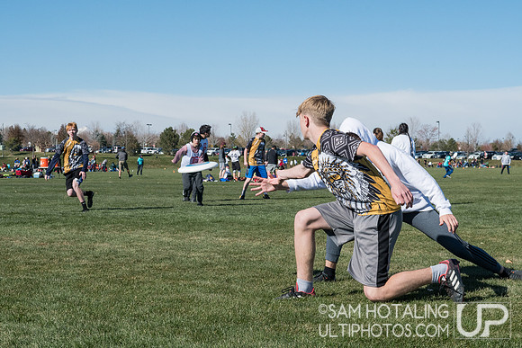 BROOMFIELD, CO: Arapahoe Gold vs. East High Angels; Pool Play at CO HS Mixed DII States, Nov. 10, 2018. © Samuel Hotaling for UltiPhotos