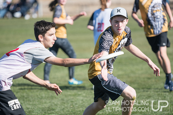 BROOMFIELD, CO: Arapahoe Gold vs. East High Angels; Pool Play at CO HS Mixed DII States, Nov. 10, 2018. © Samuel Hotaling for UltiPhotos