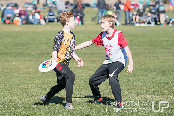 BROOMFIELD, CO: Arapahoe Gold vs. East High Angels; Pool Play at CO HS Mixed DII States, Nov. 10, 2018. © Samuel Hotaling for UltiPhotos