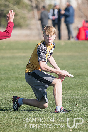 BROOMFIELD, CO: Arapahoe Gold vs. East High Angels; Pool Play at CO HS Mixed DII States, Nov. 10, 2018. © Samuel Hotaling for UltiPhotos