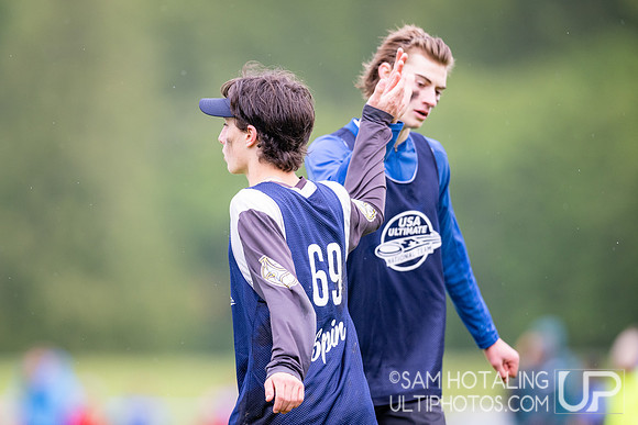 Bracket play on Sunday at DiscNW Spring Reign