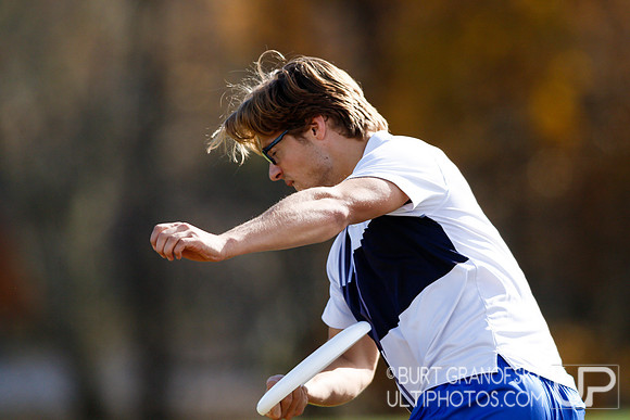 Sunday Div A Action -- 2018 USAU NE College Mixed Regionals