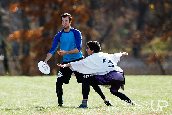 Sunday Div A Action -- 2018 USAU NE College Mixed Regionals