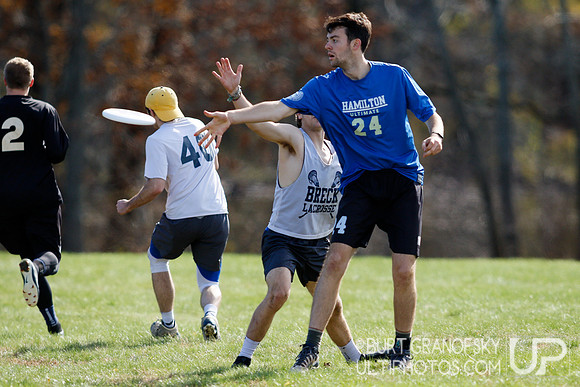 Sunday Div A Action -- 2018 USAU NE College Mixed Regionals