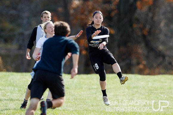 Sunday Div A Action -- 2018 USAU NE College Mixed Regionals