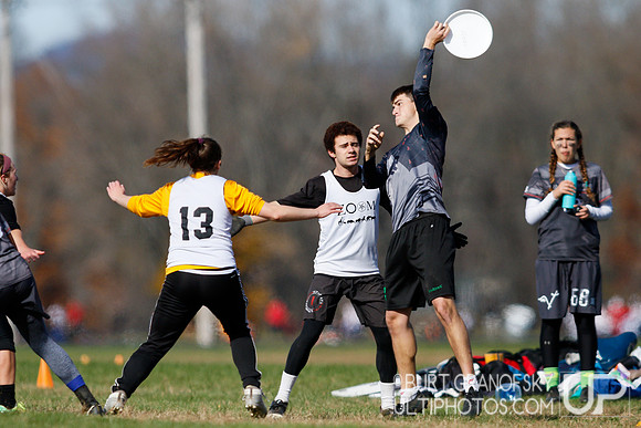 Sunday Div A Action -- 2018 USAU NE College Mixed Regionals