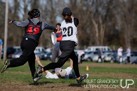 Sunday Div A Action -- 2018 USAU NE College Mixed Regionals