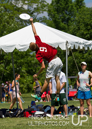 2014 USAU D-I College Champs Saturday Action