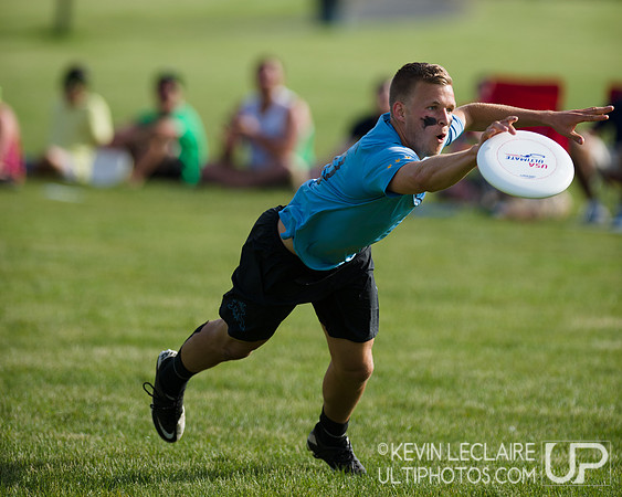 2014 USAU D-I College Champs Saturday Pre-Quarters Action