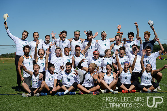 AMP Mixed Champions Team Photo -- 2021 Mid-Atlantic Regionals