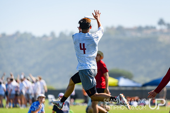 Johnny Bravo vs. Revolver in quarterfinals at USAU Club Championships