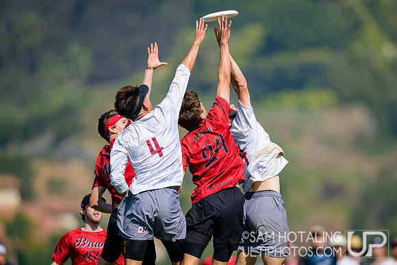 Johnny Bravo vs. Revolver in quarterfinals at USAU Club Championships