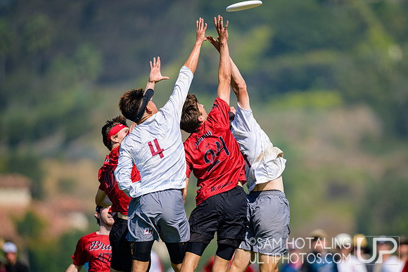 Johnny Bravo vs. Revolver in quarterfinals at USAU Club Championships