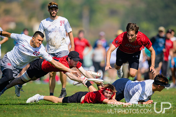Johnny Bravo vs. Revolver in quarterfinals at USAU Club Championships