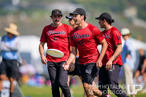 Johnny Bravo vs. Revolver in quarterfinals at USAU Club Championships