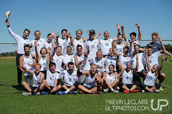 AMP Mixed Champions Team Photo -- 2021 Mid-Atlantic Regionals