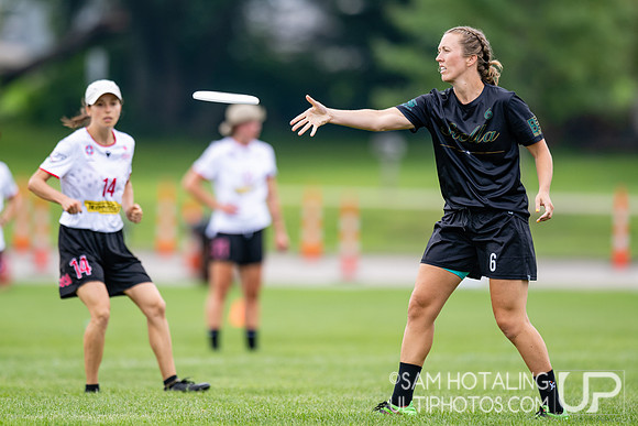 CUSB Shout vs Stella in pool play at World Ultimate Club Championships