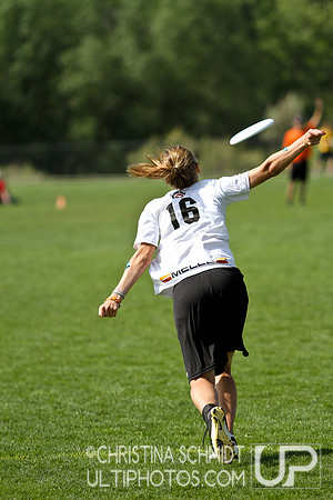 2012 USAU D-I College Championships Friday Round 1 Action