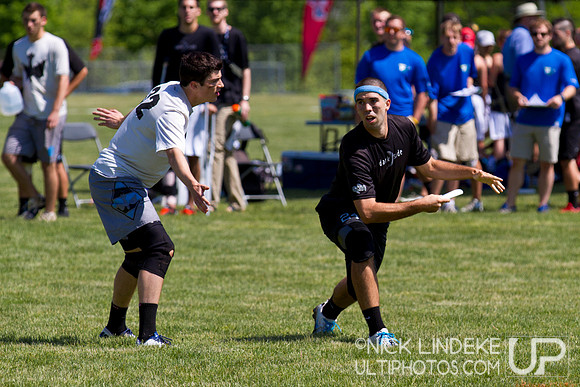 2014 USAU D-I College Champs Friday Action