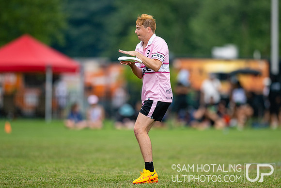 Buzz Bullets vs Seattle Sockeye in pool play at World Ultimate Club Championships