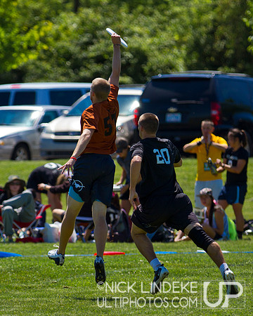 2014 USAU D-I College Champs Friday Action