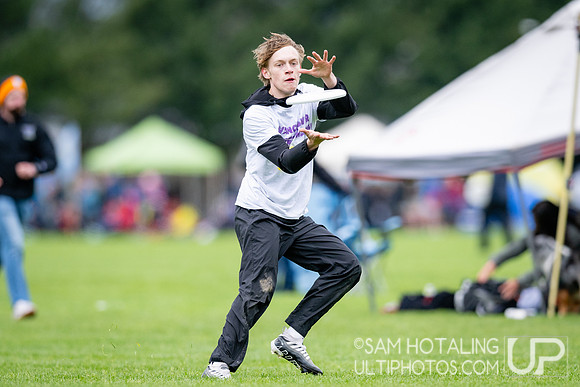Bracket play on Sunday at DiscNW Spring Reign