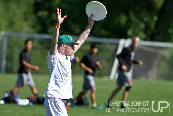 2012 USAU D-I College Championships Sunday Qtrs Action