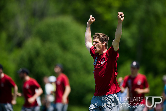 2014 USAU D-I College Champs Saturday Round 3 Action