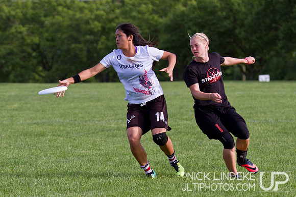 2014 USAU D-I College Champs Saturday Action