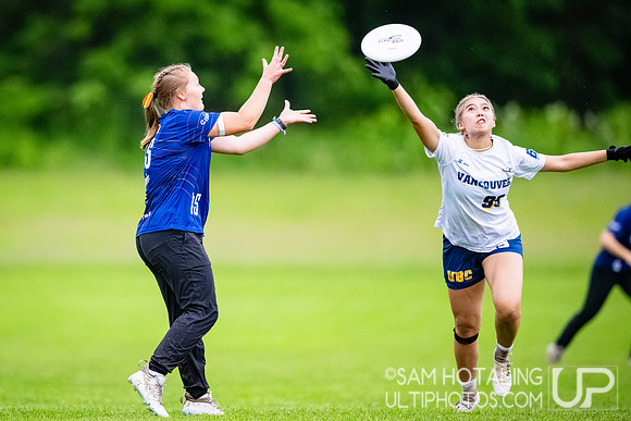 Women’s pool play at USAU DI College Championships