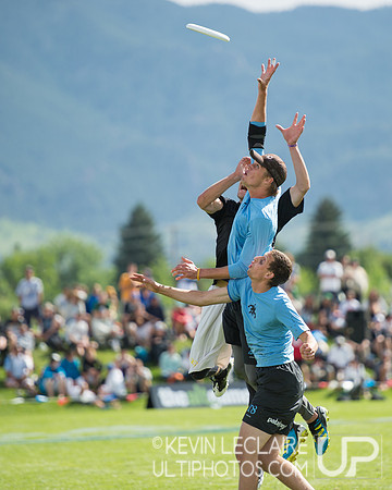 2012 USAU D-I College Championships Sunday Action