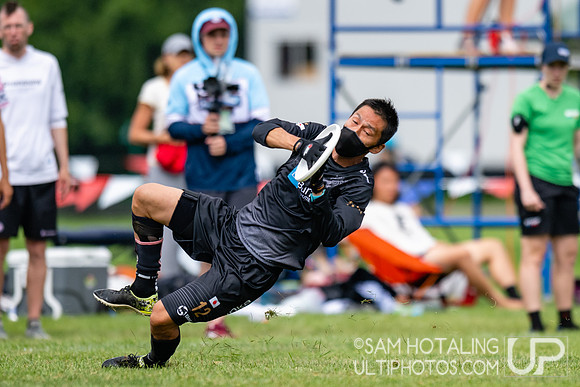 Buzz Bullets vs Seattle Sockeye in pool play at World Ultimate Club Championships
