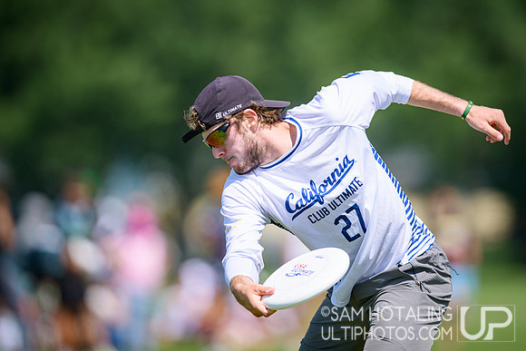 Saturday pool play at USAU D-I College Championships