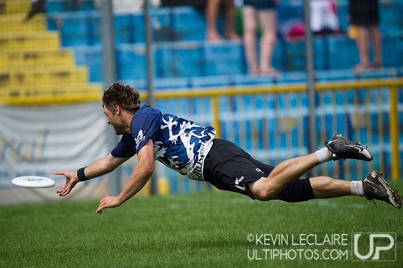 Drag'n Thrust vs. Polar Bears -- WUCC Mixed Final Action