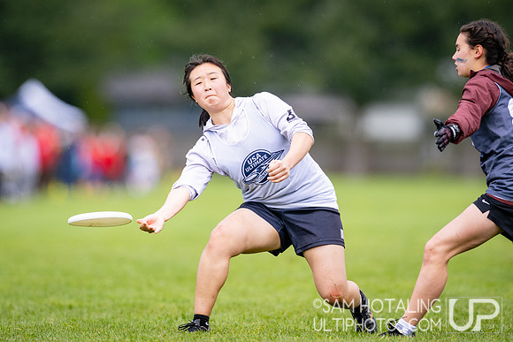 Bracket play on Sunday at DiscNW Spring Reign
