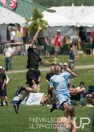 2012 USAU D-I College Championships Saturday Action