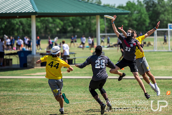 Quaterfinals & Play-in Games - South Central D-I College Regionals
